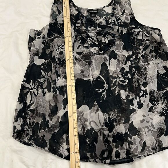 Lane Bryant Floral Ruffle Blouse Black Gray White Sheer Sleeveless Top 16 Plus - Picture 7 of 10